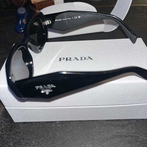 Prada sunglasses - Picture 3 of 12